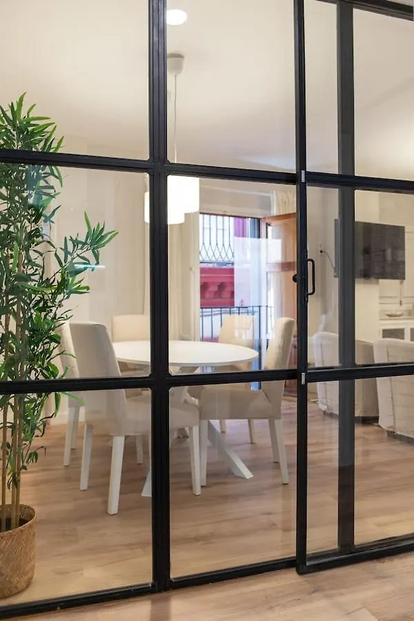Apartamento En Santa Cruz. Diseno Y Ubicacion Seville