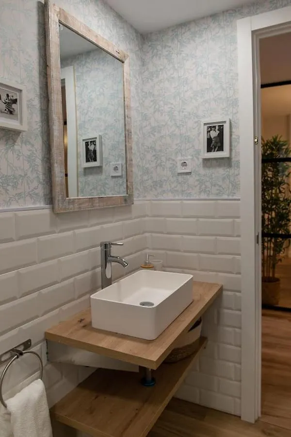 Apartamento En Santa Cruz. Diseno Y Ubicacion Seville