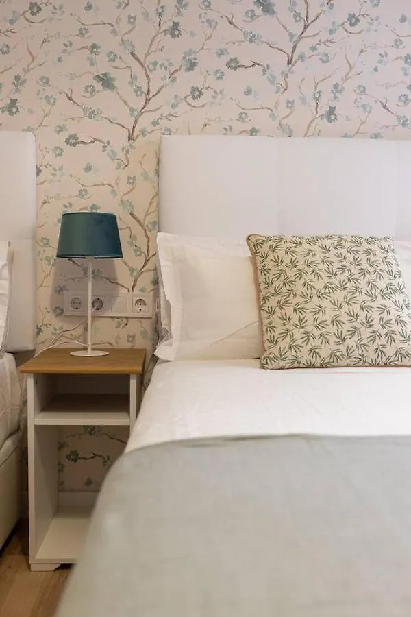 Apartamento En Santa Cruz. Diseno Y Ubicacion Seville